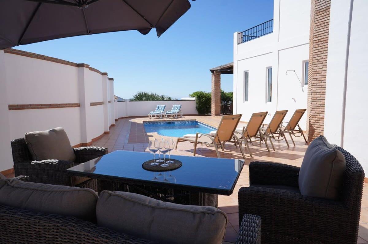 Villa Oasis Nerja Exterior foto